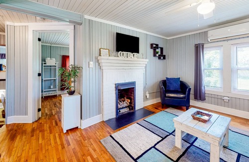 Horse Shoe Cabin | Awesome two-home compound in Horse Shoe with fireplaces, firepit, patio & grill