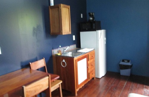 Caye Caulker Apartment | Axios Caye Caulker 1Bdrm Condo A/C Kitchen Wifi
