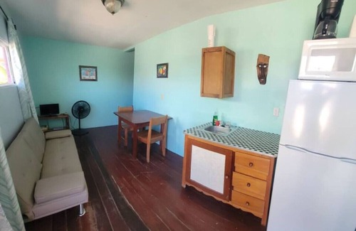 Caye Caulker Apartment | Axios Caye Caulker 1Bdrm Condo A/C Kitchen Wifi
