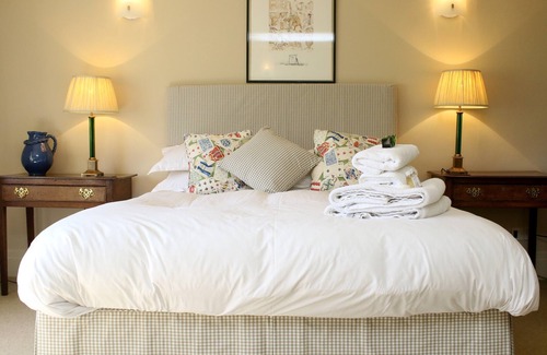 Bourton Bed & Breakfast | Aylworth Manor