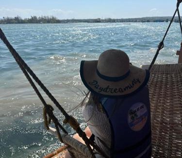 Calatagan Boat Rental | Ayne's Floating Cottage