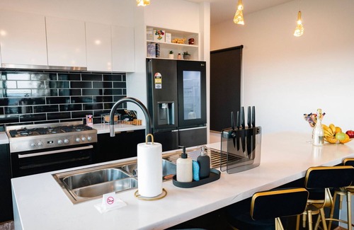 Apollo Bay House | Āyubō - A charming three-story house nestled in the picturesque suburb of Apollo Bay.