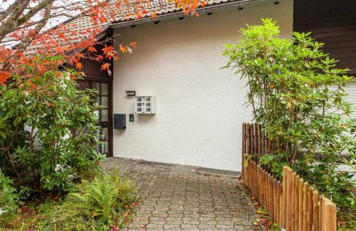 Assinghausen House | Azalea