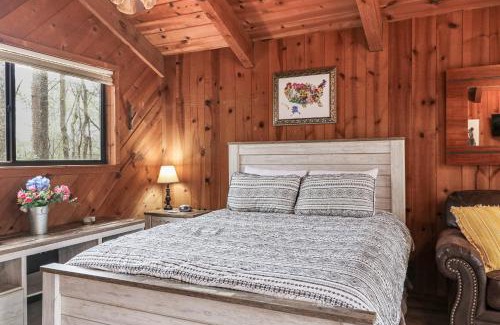 Sautee Nacoochee Hotel | Azalea Pine Bungalow