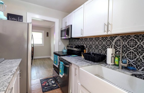Greensboro House | Azaleas Cottage: Pet-Friendly, Close to Coliseum, UNCG, Downtown