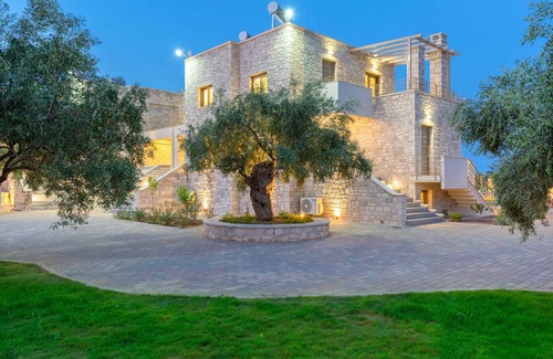 Paralia Villa | Azari Lifetime Memories Villa 1