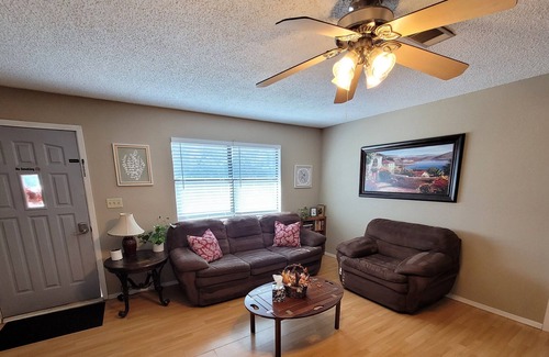Azle Apartment | Azle Farm Stay - Donkeys Included!