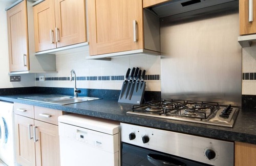 Derby House | Aztec House - A Modern & Spacious 3-Bedroom Home