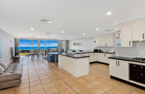 Blue Bay House | AZURE - ABSOLUTE BEACHFRONT AT BLUE BAY
