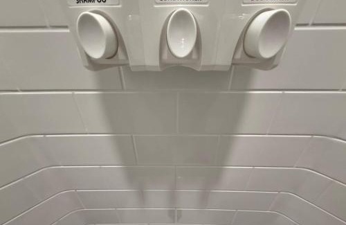 Downtown Des Moines Apartment | Azure Oasis Studio