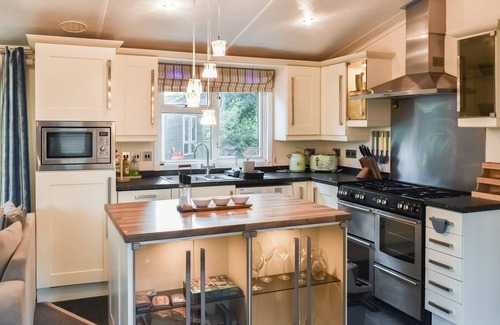 Corton Cottage | Azure Retreats - Beautiful Sea View - UK48810