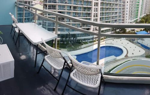 Pasay Apartment | Azure Urban Resort Maui Unit