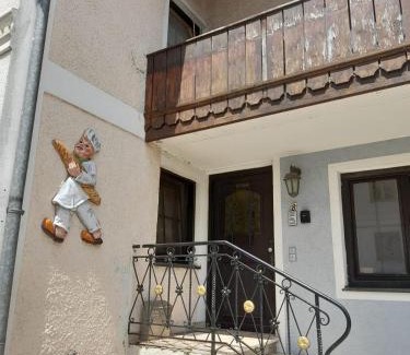 Desselbrunn Apartment | Bäckerhaus - Wohnung mit Pool und Garten