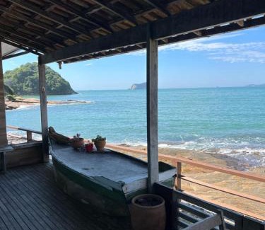 Praia Rasa House | Búzios casa pé na areia em condomínio beira mar