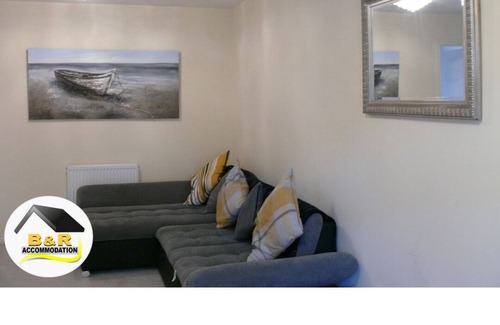 Amesbury House | ⭐B and R Serviced Accommodation and Apartments Amesbury⭐ Barnard house