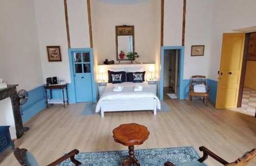 Alzonne Bed & Breakfast | B&B at the entrance to the village, bordered by a river. 20 mn from Carcassonne