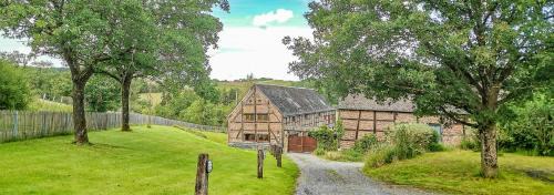 Somme-Leuze Bed & Breakfast | B&B Ferme de Leuze Rustieke Gîtes nabij Durbuy, eigen laadpalen