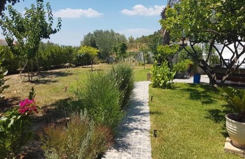 Saronikos House | B&B Hestia's Hideaway