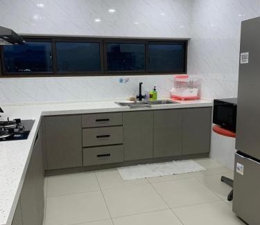 Kampung Haji Abdullah Hukum Apartment | B&B Hilltop Vacay Home