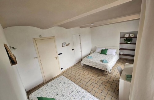 Tigliole Bed & Breakfast | B&B La Rugiada. A 20th century residence immersed in the greenery of Monferrato.