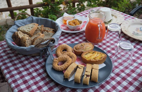 Mattinata Bed & Breakfast | B&B La Scapola Superior room with terrace, in the hills, 2km from the sea