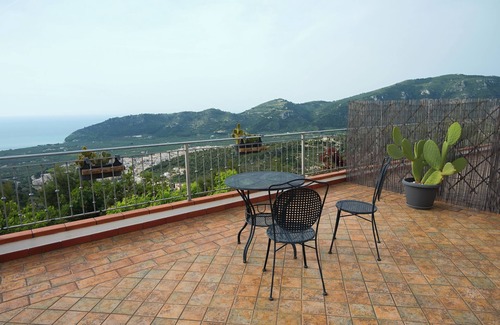 Mattinata Bed & Breakfast | B&B La Scapola Superior room with terrace, in the hills, 2km from the sea