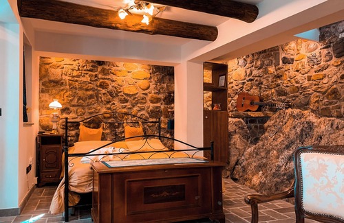 Brienza Bed & Breakfast | B&B La Voce del Fiume: "Perla" suite