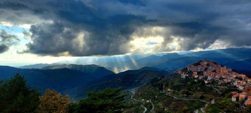 Bajardo Bed & Breakfast | B&B Le Camelie del Bosco