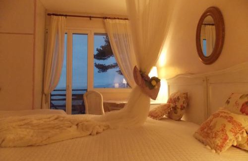 Bajardo Bed & Breakfast | B&B Le Camelie del Bosco