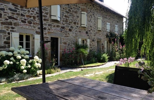 Sainte-Christine Bed & Breakfast | B&B Maison Coralie. Calm and relaxed environment. Pets welcome
