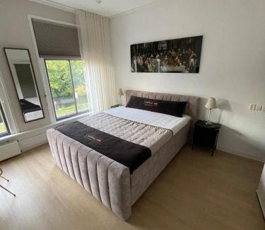 Zwolle Bed & Breakfast | B&B Weezen by Gracht