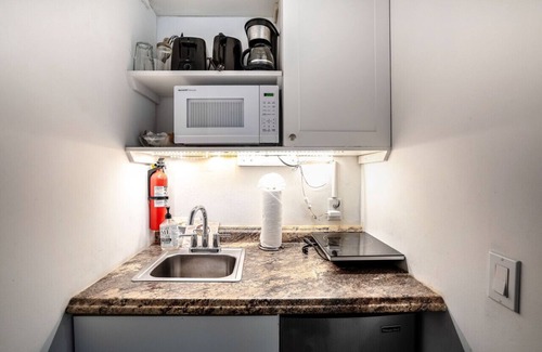 Hendricks and Venice Isles Apartment | B efficiency Off Las Olas on the water free kayaks