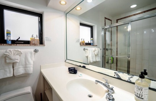 Hendricks and Venice Isles Apartment | B efficiency Off Las Olas on the water free kayaks