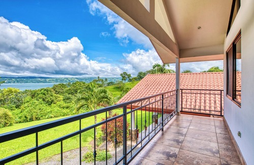 Tronadora Apartment | B Happy Amazing 2nd floor Apt - Views Galore!