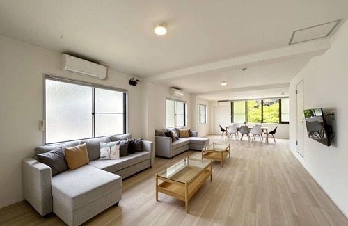 Hatsukaichi Apartment | b hotel KANIWASOU 2 BR Apt Near Itsukushima Shrine for 12 Ppl