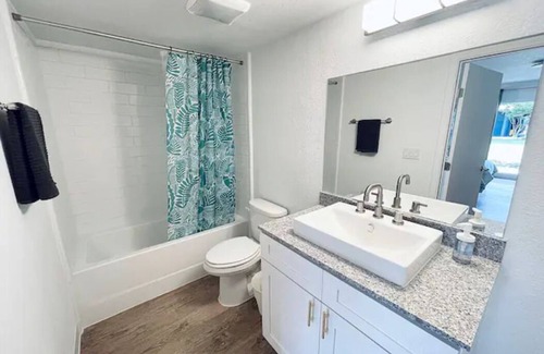 St. Johns Apartment | B15 Poolside 1st Floor - Queen Bed Studio