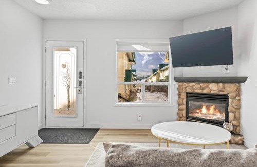 Harvie Heights Apartment | B233 Mountain View 2BD 2BT AC BonFire BBQ Townhome Close to Banff