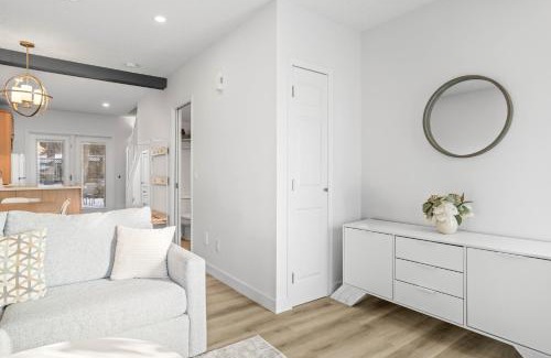 Harvie Heights Apartment | B233 Mountain View 2BD 2BT AC BonFire BBQ Townhome Close to Banff