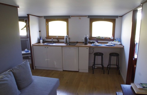 Rooigem Boat Rental | B3 Houseboat in the centre of Ghent, Captain's room