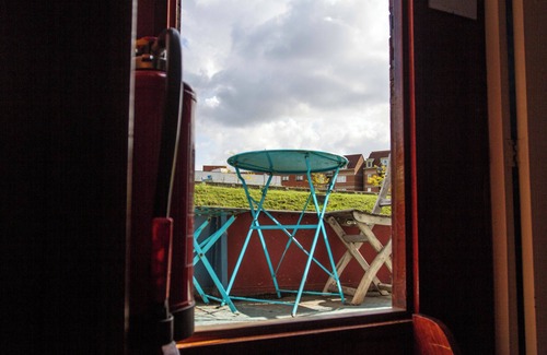 Rooigem Boat Rental | B3 Houseboat in the centre of Ghent, Captain's room