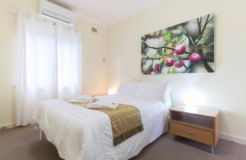 Crawley Apartment | B5 Crawley Apartment 1 BRM & Sleepout near UWA