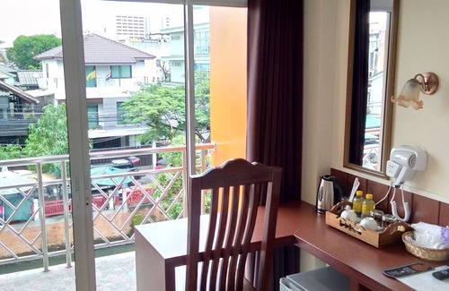 Khao San Hotel | Baan Wanchart Bangkok Residences
