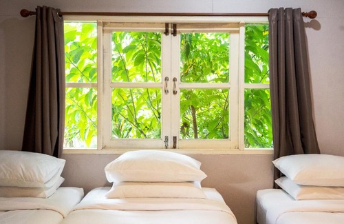 Amphawa Resort | Baansuansabai Phloenpanmai Resort บ้านสวยสบาย เพลินพรรณไม้ รีสอร์ท อัมพวา