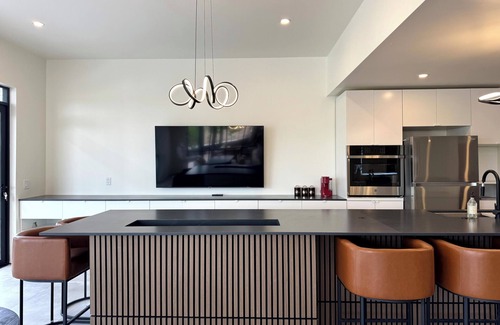 Desert Wind Villa | Bachelorette villa glow up room mins to Kierland, Zen Garden, Speakeasy room