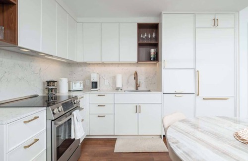Bay Village Apartment | Back-Bay 2BR Penthouse w Roof top and GYM