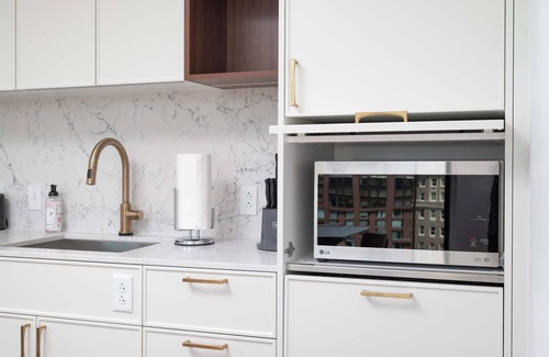 Bay Village Apartment | Back-Bay Lux Central 2BR Condo with Rooftop and Parking