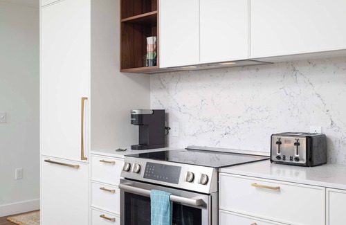 Bay Village Apartment | Back-Bay Lux Central 2BR Condo with Rooftop and Parking