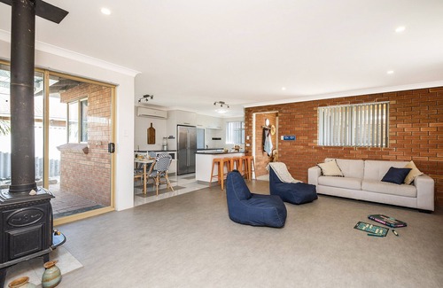 Lancelin House | Back Beach Bungalow - Great Family Getaway