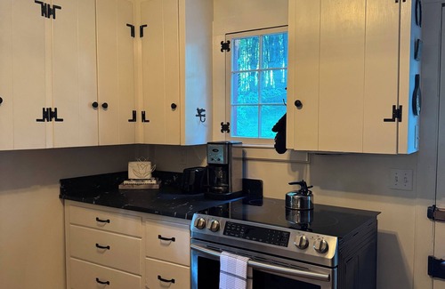 Litchfield Cottage | Back on VRBO! The oldest house in Litchfield CT