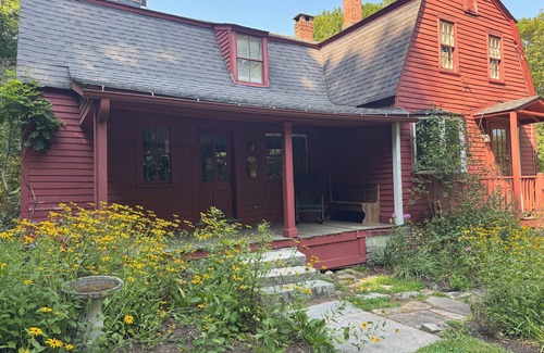 Litchfield Cottage | Back on VRBO! The oldest house in Litchfield CT